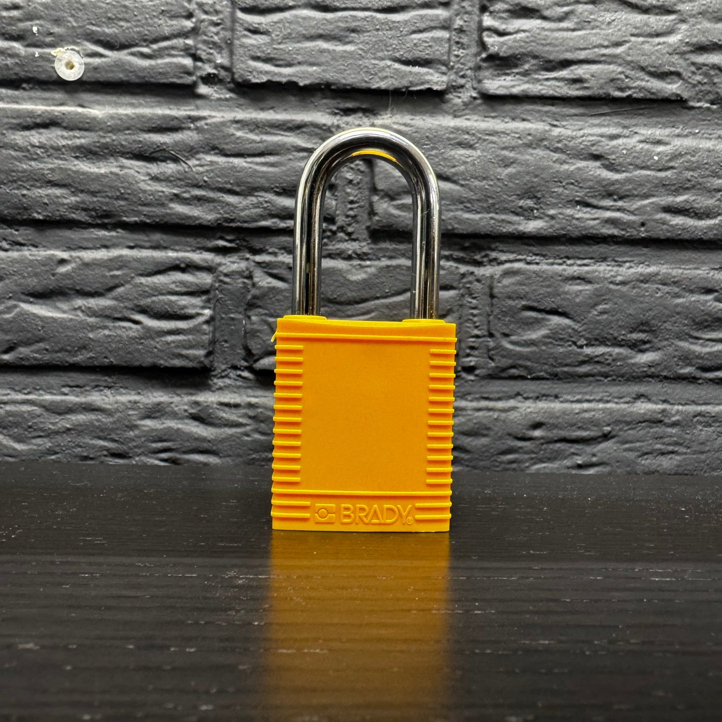 Cadenas de sécurité Brady en nylon et acier résistant aux intempéries – Protection maximale dans tous les environnements