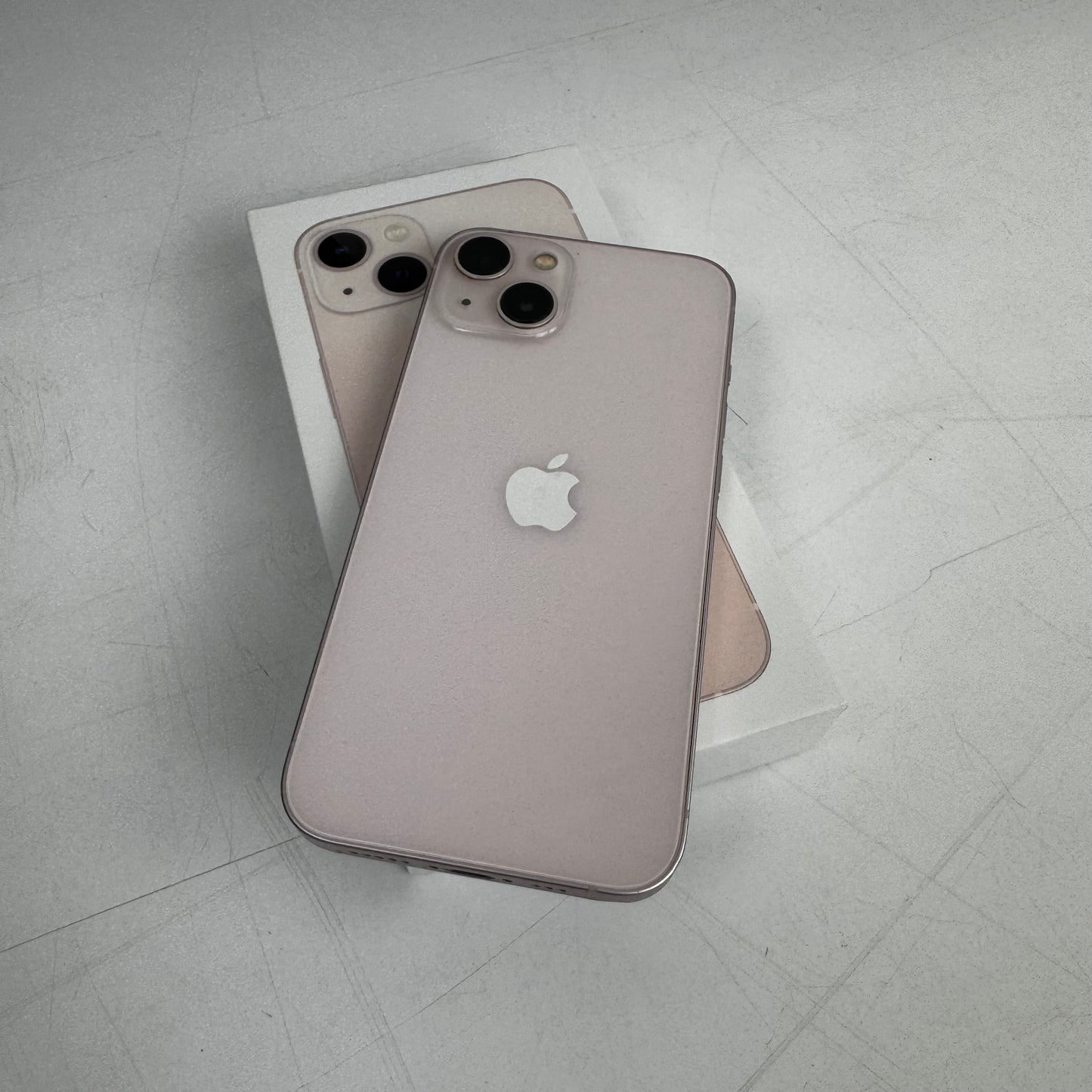 iPhone 13 128 Go rose A2633 – smartphone reconditionné