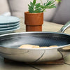 HYBRIDE ANTIAANBAK KOEKENPAN 28CM