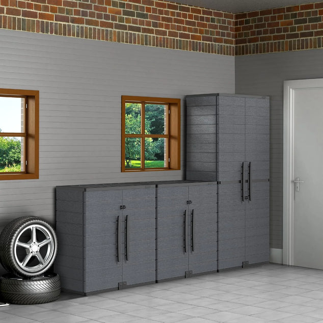 Cedargrain 2-Deur Verticale Opslagkast met 2 Schappen, Waterbestendige Buitenrek, Slotbare Kast, Gardeneenhoud in Grijs