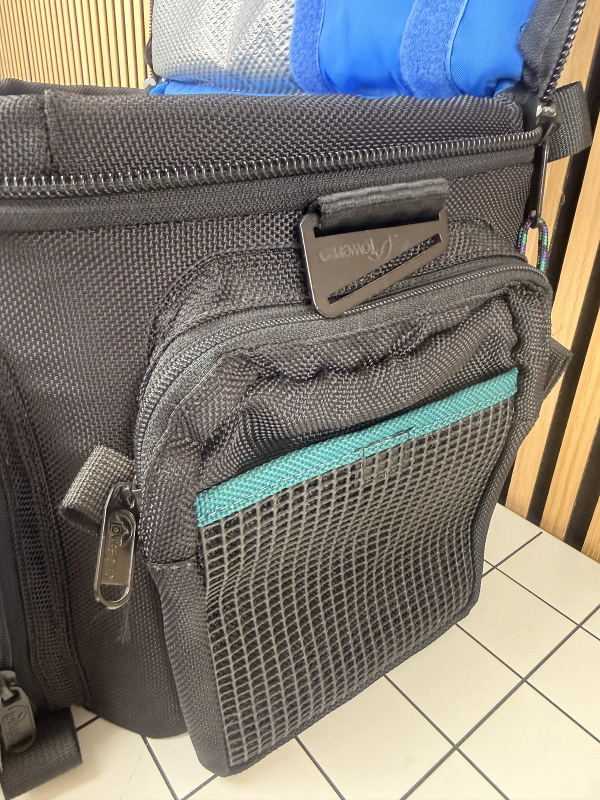 compact AW camera tas