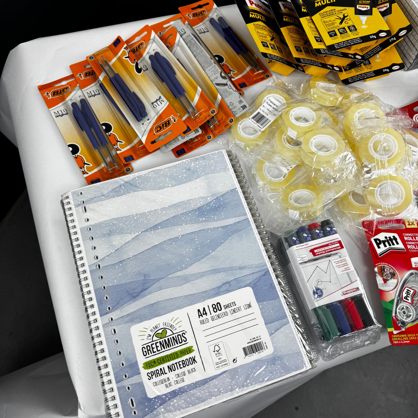 Lot de fournitures de bureau diverses