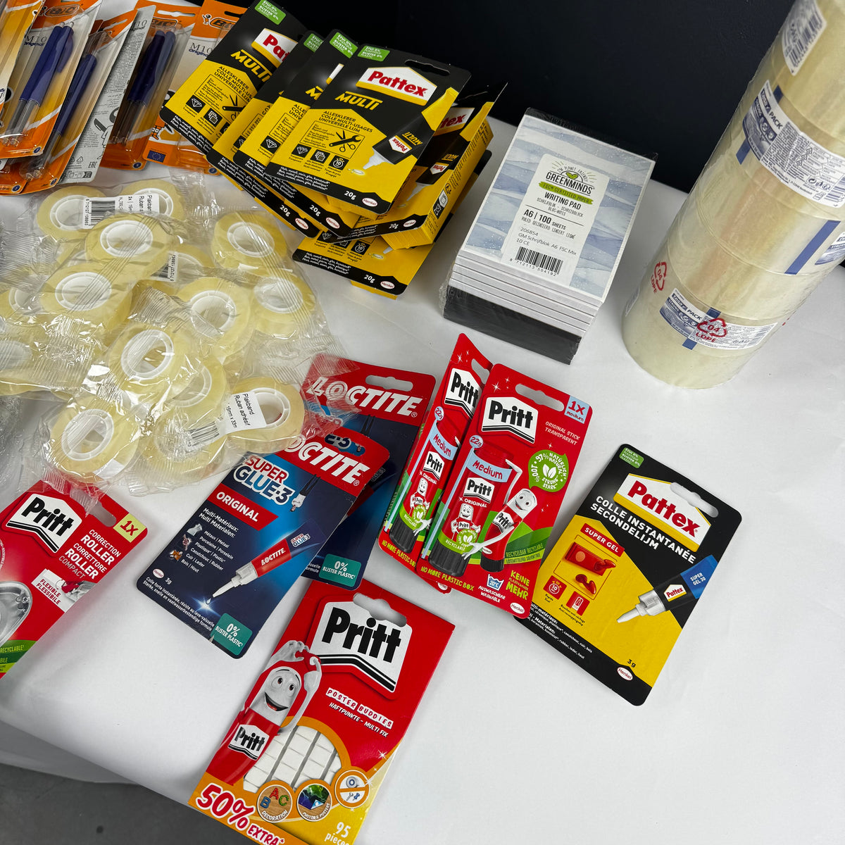 Lot de fournitures de bureau diverses