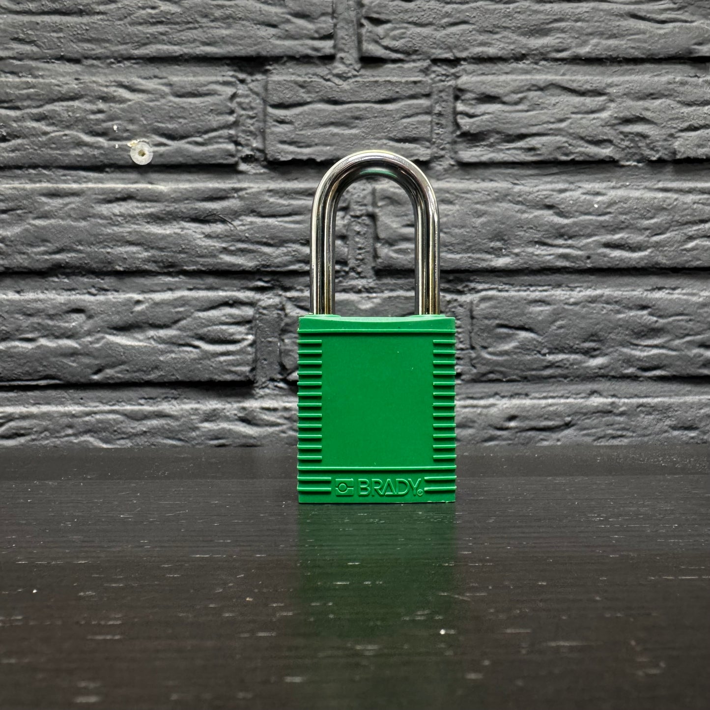 Cadenas de sécurité Brady en nylon et acier résistant aux intempéries – Protection maximale dans tous les environnements