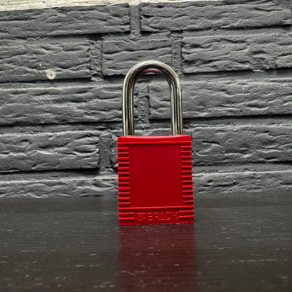 Cadenas de sécurité Brady en nylon et acier résistant aux intempéries – Protection maximale dans tous les environnements