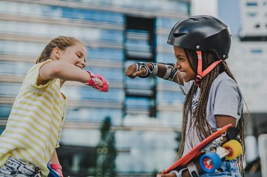 Nijdam Skate Helm Verstelbaar - Dark Fyre - Maat M - Zwart/Rood